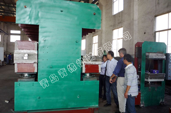 雙鄂式硫化機(jī)